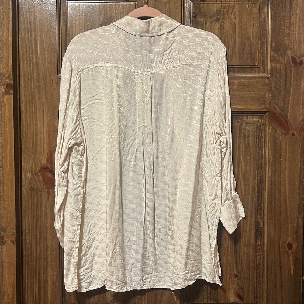 White button down top. - image 2